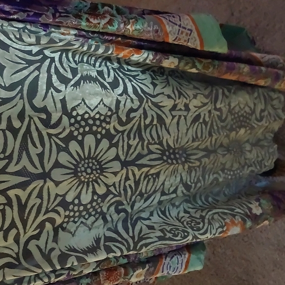 Floral shawl - Picture 2 of 4